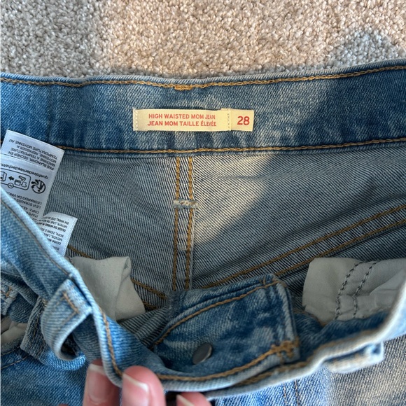 Levi’s High Waisted Mom Blue Jeans Women’s Size 28 - Picture 6 of 8
